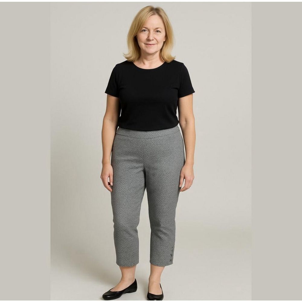 Attyre Gray and White Patterned Cropped Pants Size 14